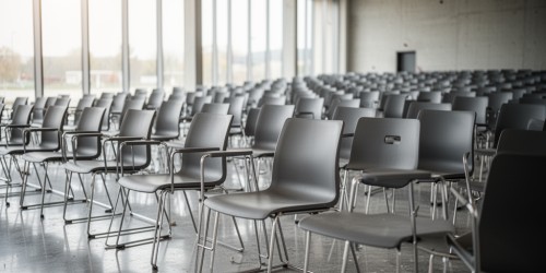 Comprar cadeiras para montar um auditório: preço e opções baratas